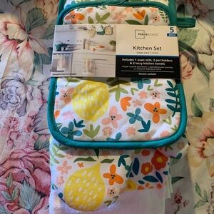 5 Piece Set Mainstays Floral Kitchen Towels  And Pot Holders